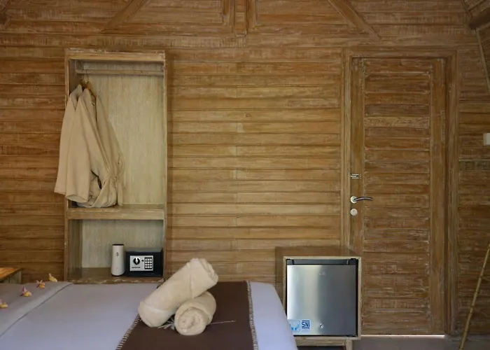 Penida Palm 4*